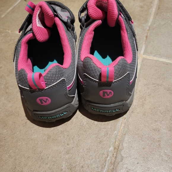 Like New Girls Merrell hiking shoes - Picture 3 of 7